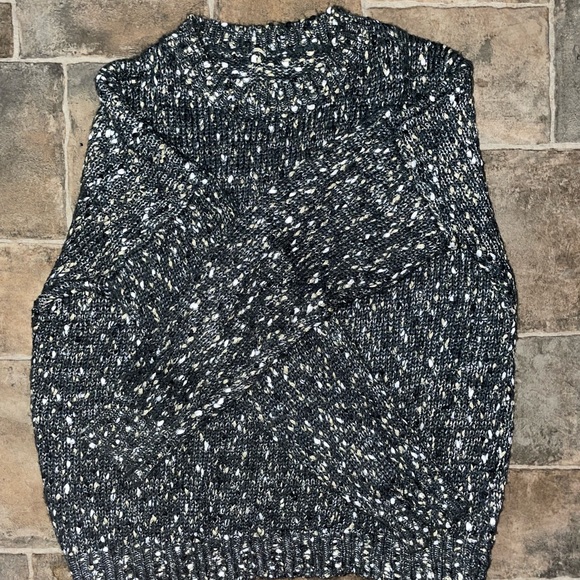 Shein medium wool knitted sweater. Super warm and cozy black soler and gold - Picture 4 of 5